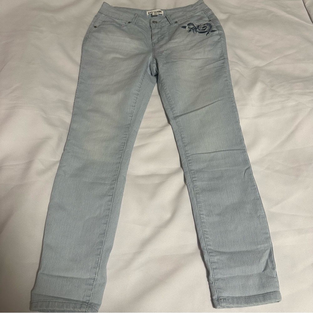 Artisan Ny Blue Straight Leg Jeans with Natural Wear embroidered flower
